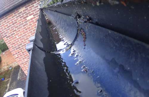 Crowthorne gutter cleaning 