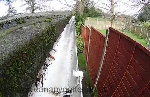 blocked gutter cleaning 