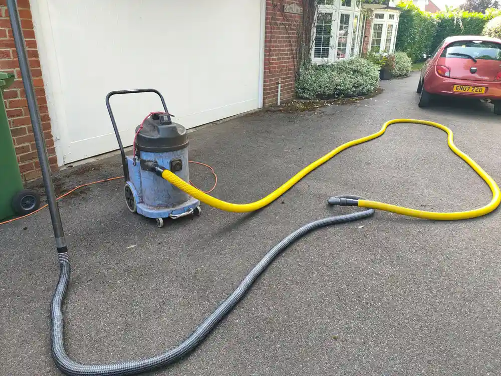 Hampton-Gutter-Vacuum