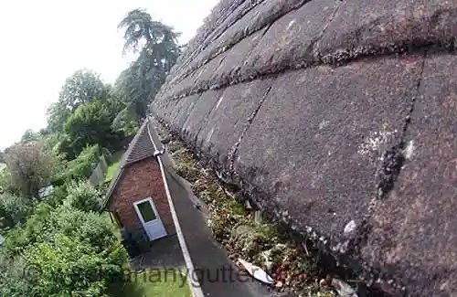 Kingswood gutter cleaning 